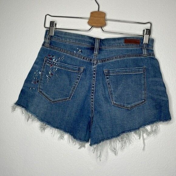 Blank NYC Festival Floral Embroidery Denim Cut Off Shorts Inside Joker 26 - Picture 7 of 15